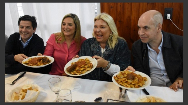 Lilita, Rodríguez Larreta y los candidatos a diputados nacionales por Santa Fe en plena raviolada.
