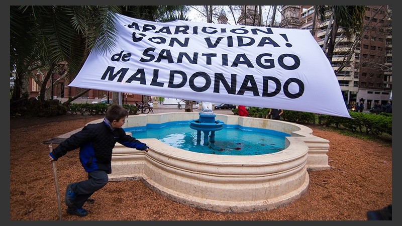 Una postal de la plaza durante el acto. (Alan Monzón/Rosario3.com)