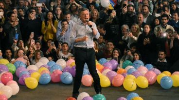 El mandatario habló rodeado de globos y cordobeses.