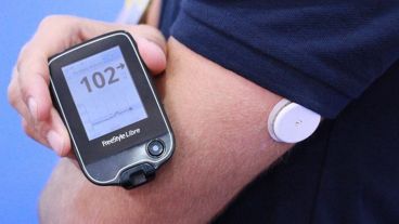 Lanzan en el país un dispositivo para medir la glucosa sin pinchazos