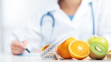 Crear planes de alimentación y decirle a los pacientes qué consumir son dos tareas claves del nutricionista.