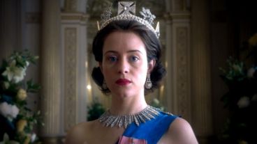 En el trailer puede verse a Isabel II (Claire Foy) agobiada el final anticipado del mandato de su tercer primer ministro, Harold Macmillan.
