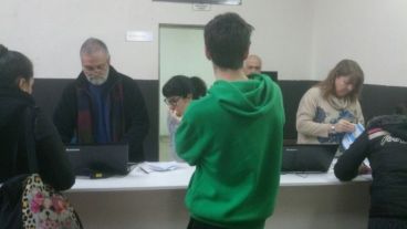 El movimiento era escaso este sábado en el Registro Civil.