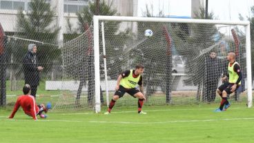 El gol del pibe Torres que abrió el amistoso en Bella Vista.
