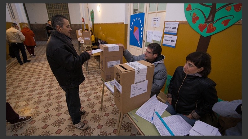 Los rosarinos y rosarinas votando este domingo. 