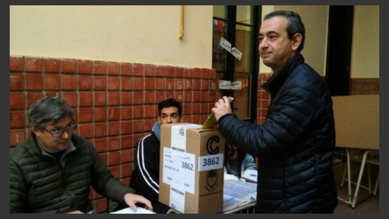 Javkin votando este domingo en el marco de las Paso. 