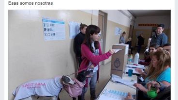 Las galgas fueron con la votante.