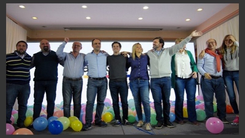 Albor Cantard celebra junto a dirigentes de Cambiemos en la capital provincial. 