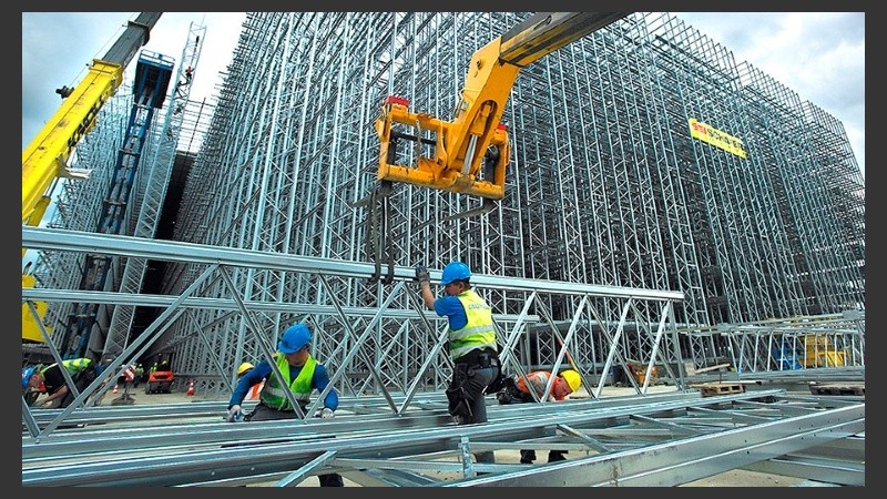 La carrera dura 24 meses.