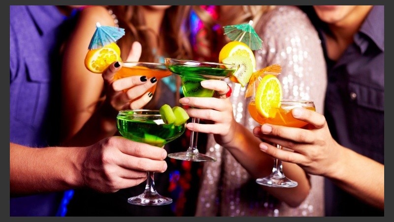 Uno de los mitos es que el café cargado mejora la resaca.