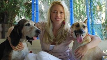 A Nicole le gustan los perros y el perreo.