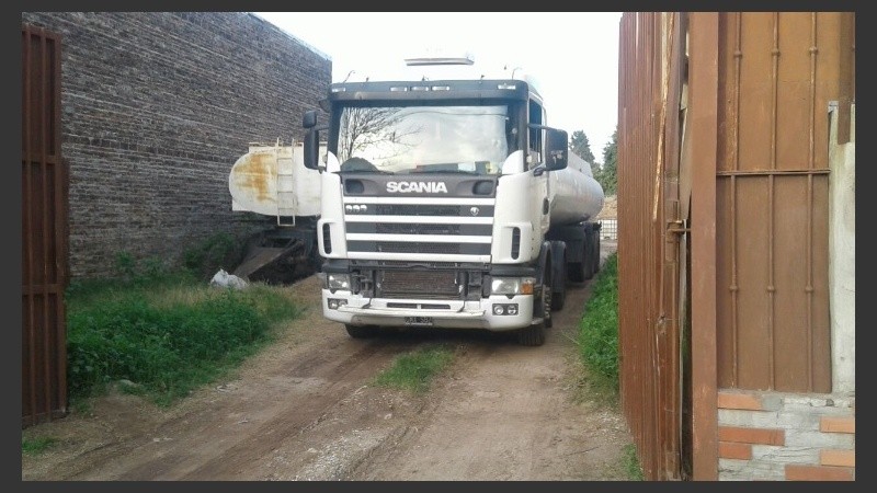 El predio tiene dos ingresos, uno de ellos a 50 metros de una escuela.