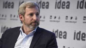 El ministro del interior participó del precoloquio de Idea en Rosario.