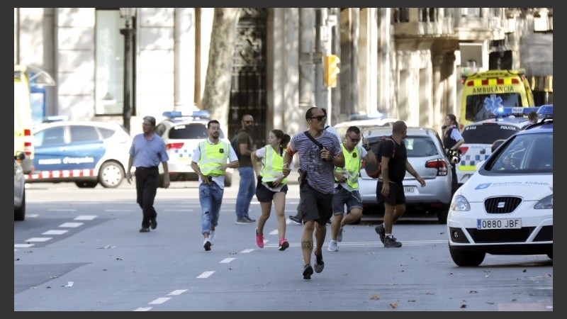 Los lesionados recibían asistencia en el lugar.