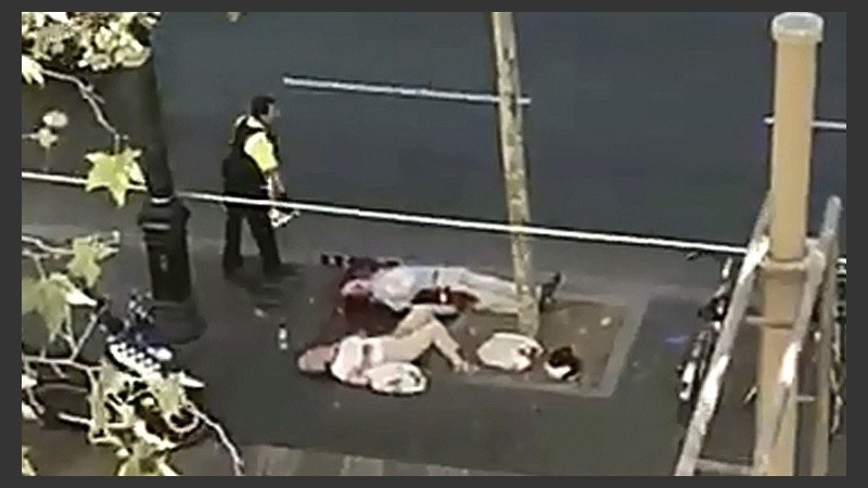 Los lesionados recibían asistencia en el lugar.