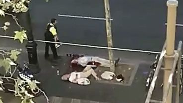 Los lesionados recibían asistencia en el lugar.