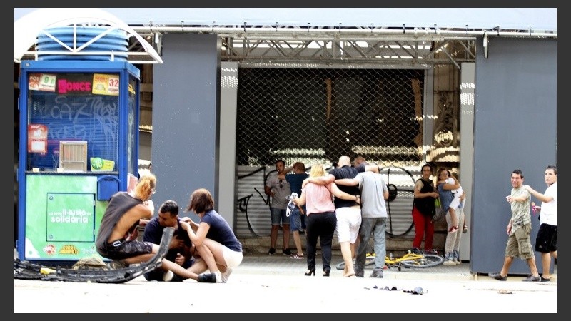 Los lesionados recibían asistencia en el lugar.
