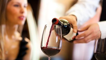 Los investigadores creen que con los vinos costosos ocurre lo que se conoce como "efecto placebo del marketing".