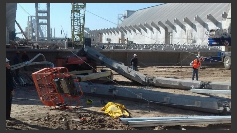 Una viga rota en la planta de Renova en Timbúes.