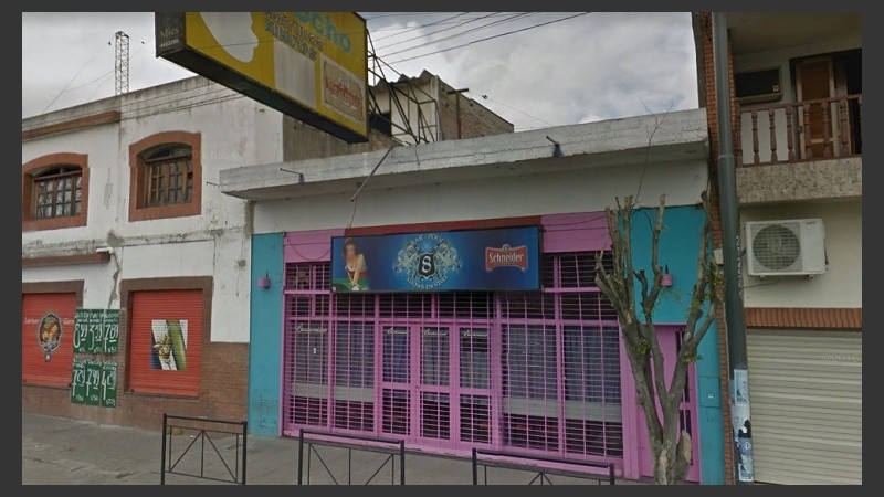 El bar y pool donde se registró el disparo.