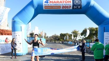 Y el ganador llegando a la meta.