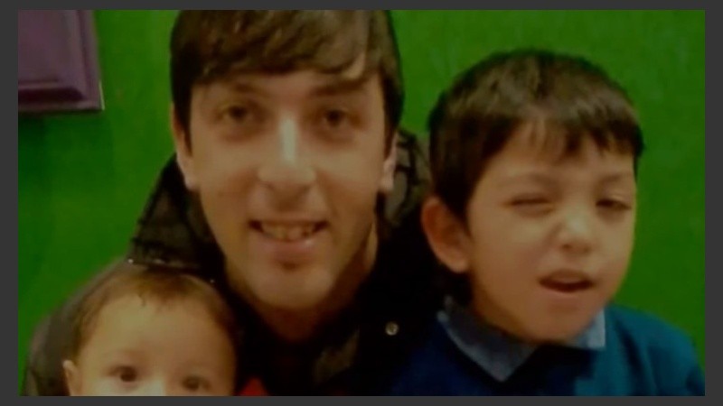 Su papá Rodolfo tiene 27 años y fue diagnosticado de leucemia.