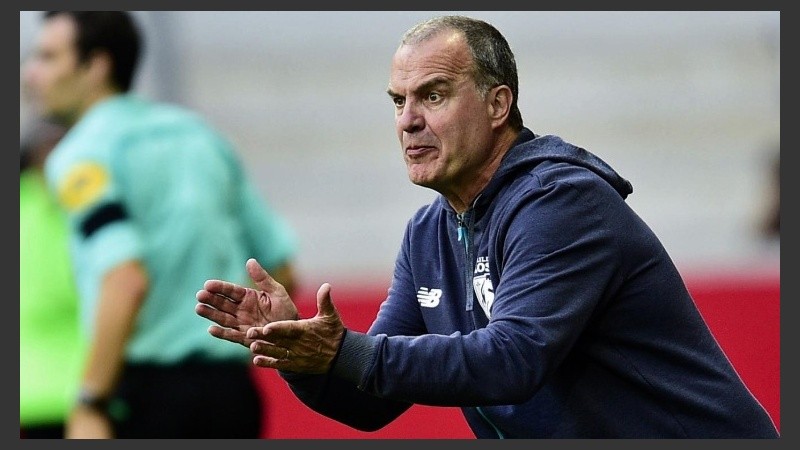 El Loco arenga. Su equipo por ahora no levanta.