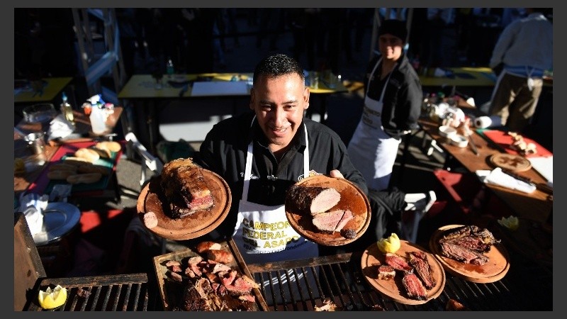 Cocinaron 24 parejas de parrilleros de todo el país.