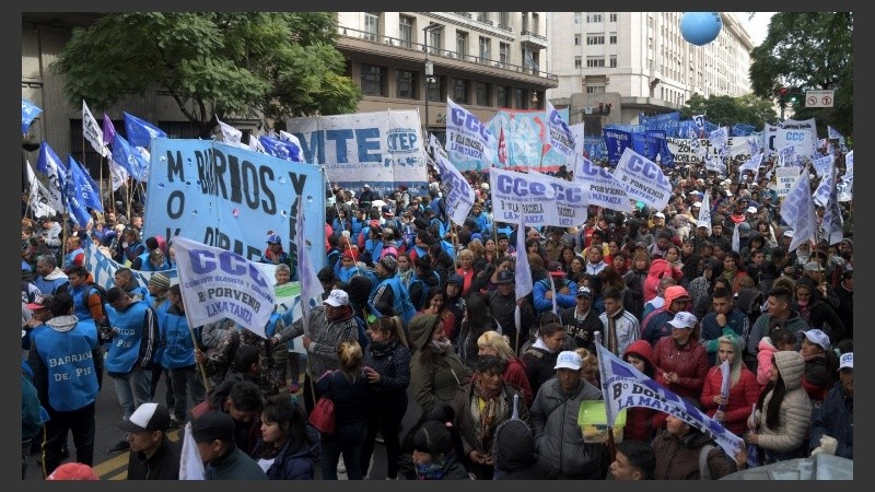 Organizaciones sociales acompañaron la movida sindical.