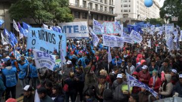 Organizaciones sociales acompañaron la movida sindical.
