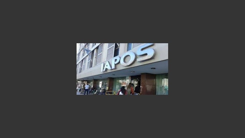 El Iapos dio de baja a 30 profesionales por el cobro de plus. 