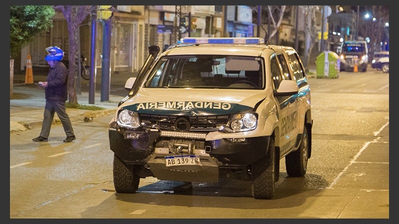 Tres gendarmes resultaron heridos.