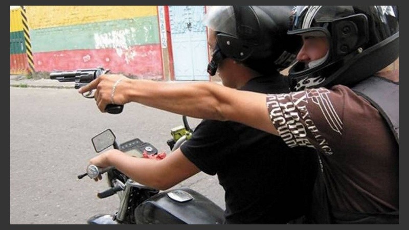 Francisco fue atacado por dos hombres en moto en Paso y Sotomayor. 