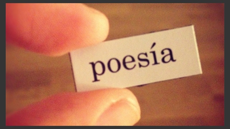 Se partirá de la poesía entendida no solo como ruptura con el lenguaje convencional sino también como instrumento de resistencia.