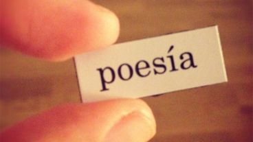 Se partirá de la poesía entendida no solo como ruptura con el lenguaje convencional sino también como instrumento de resistencia.