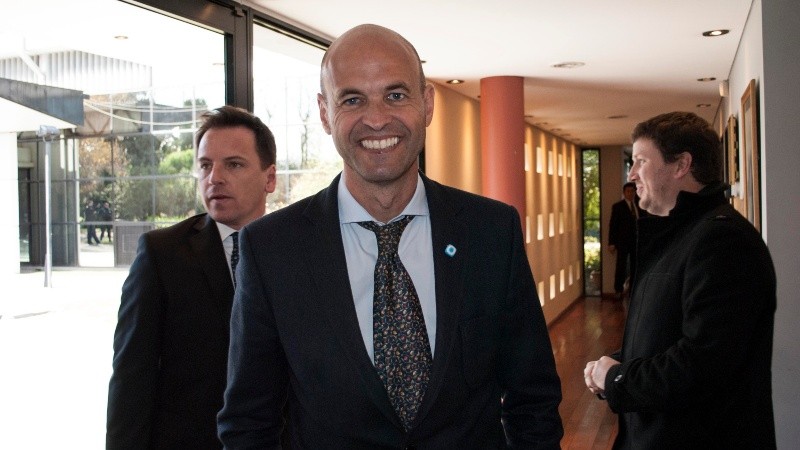 El ministro Dietrich habló en Radio 2 por su visita a Rosario.  