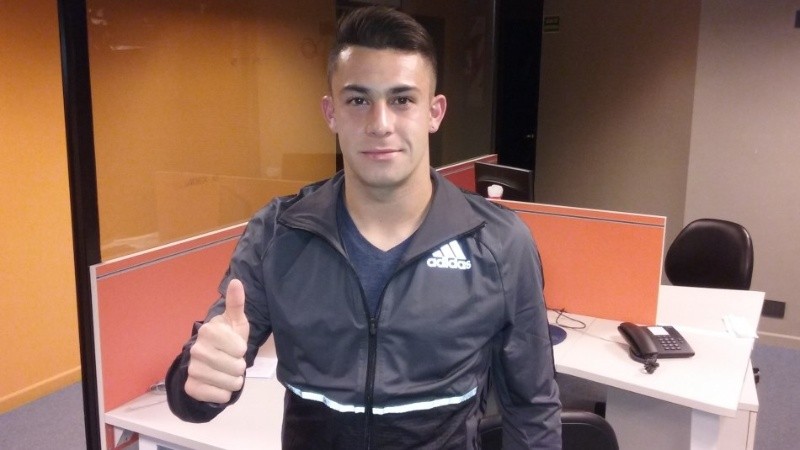 Milton se presta a fotos y notas pero aclara: “Yo soy más de perfil bajo”.