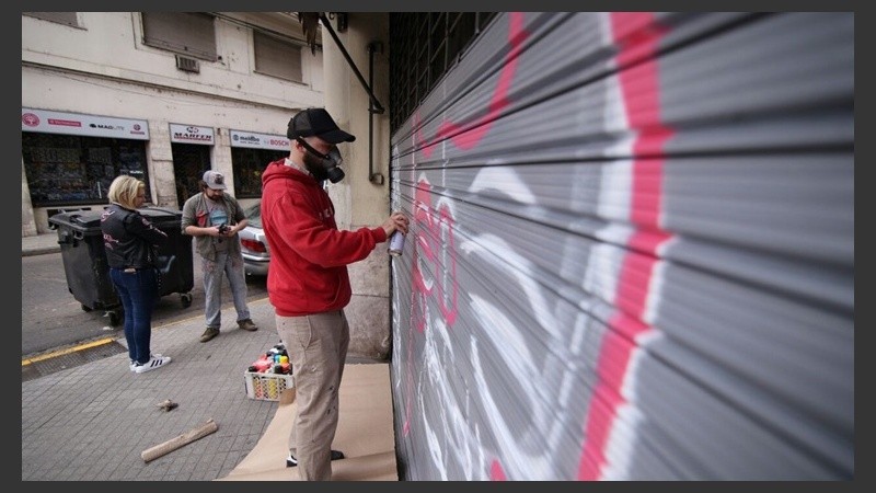 Los artistas arrancaron este domingo a la mañana con las intervenciones.
