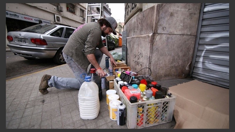 Los artistas arrancaron este domingo a la mañana con las intervenciones.