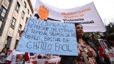 El reclamo contra la violencia institucional recorrió el centro rosarino.