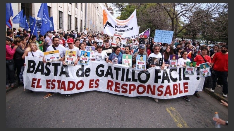 La marcha contra el gatillo fácil recorrió el centro rosarino.