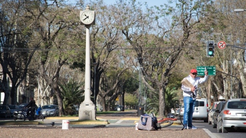 El rojo le da 54 segundos para vender y el verde 42 para descansar.