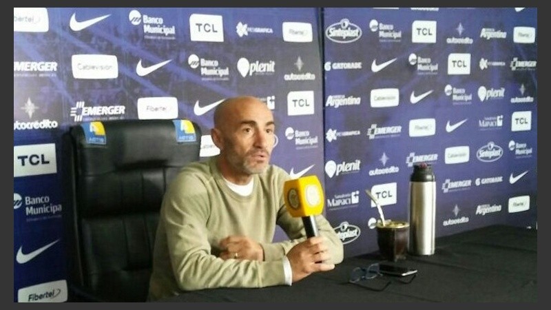 Montero, con su infaltable termo y mate. 