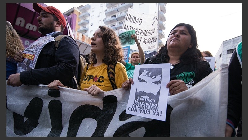 Una multitud marchó por Santiago Maldonado en Rosario. (Alan Monzón/Rosario3.com)