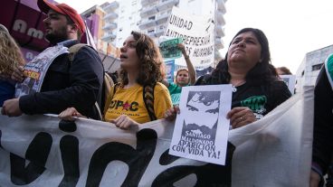 Una multitud marchó por Santiago Maldonado en Rosario. (Alan Monzón/Rosario3.com)