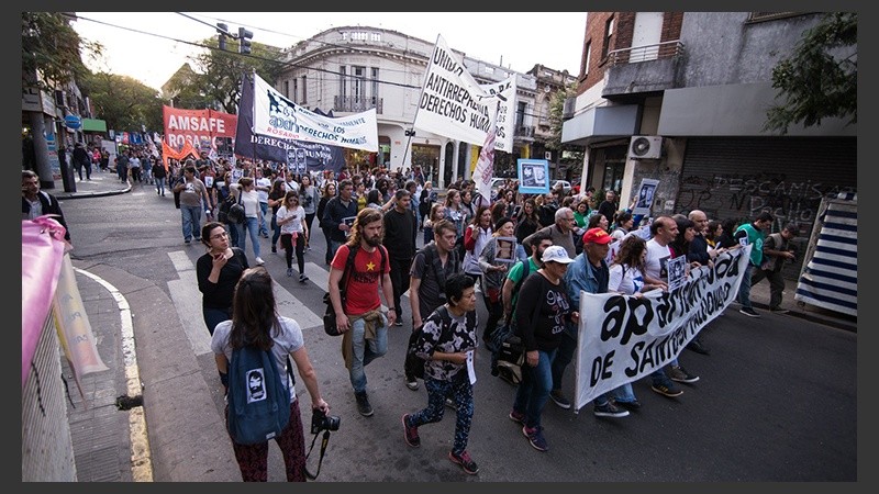 Una multitud marchó por Santiago Maldonado en Rosario. (Alan Monzón/Rosario3.com)