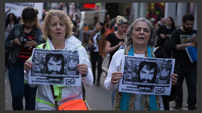 Una multitud marchó por Santiago Maldonado en Rosario. (Alan Monzón/Rosario3.com)