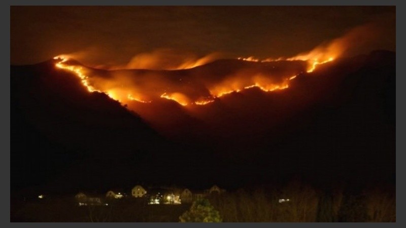Empezarán a trabajar cinco aviones hidrantes en el combate al fuego.