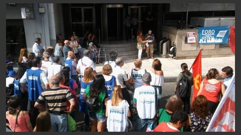 El juicio a los ex policías entra en etapa de alegatos.