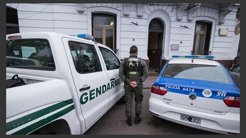 Gendarmería allanó este lunes la comisaría 7ª, donde detuvieron al joven de Florencio Varela.